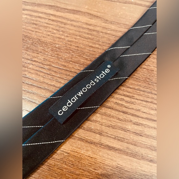 👔🔥 Skinny Black Tie With White Pinstripe - Picture 2 of 5